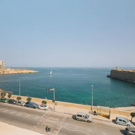 Palazzo Stella Penthouse With Jacuzzi By Vallettastay Valletta