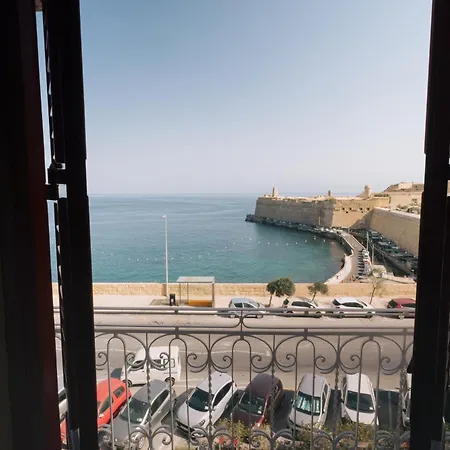 Apartment Palazzo Stella Penthouse With Jacuzzi By Vallettastay