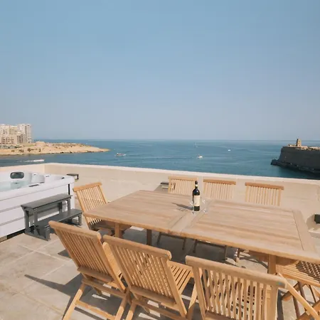 Palazzo Stella Penthouse With Jacuzzi By Vallettastay