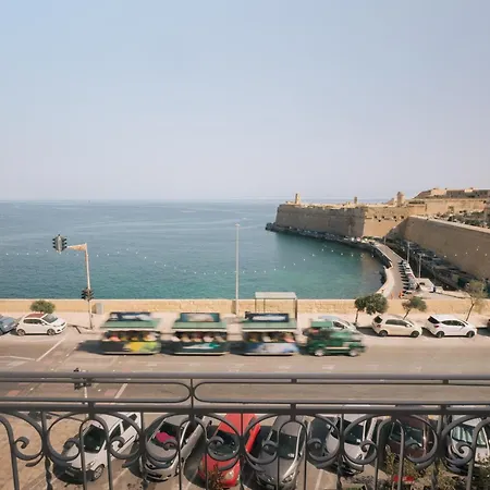 Palazzo Stella Penthouse With Jacuzzi By Vallettastay *