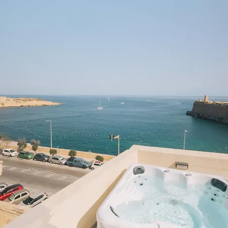 Palazzo Stella Penthouse With Jacuzzi By Vallettastay Apartment